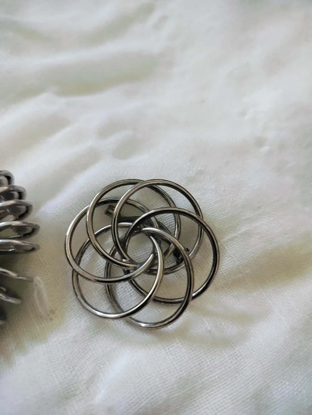 Vintage MCM Silver Tone Brooches: Wire Sunburst & Geometric Interlocking Rings